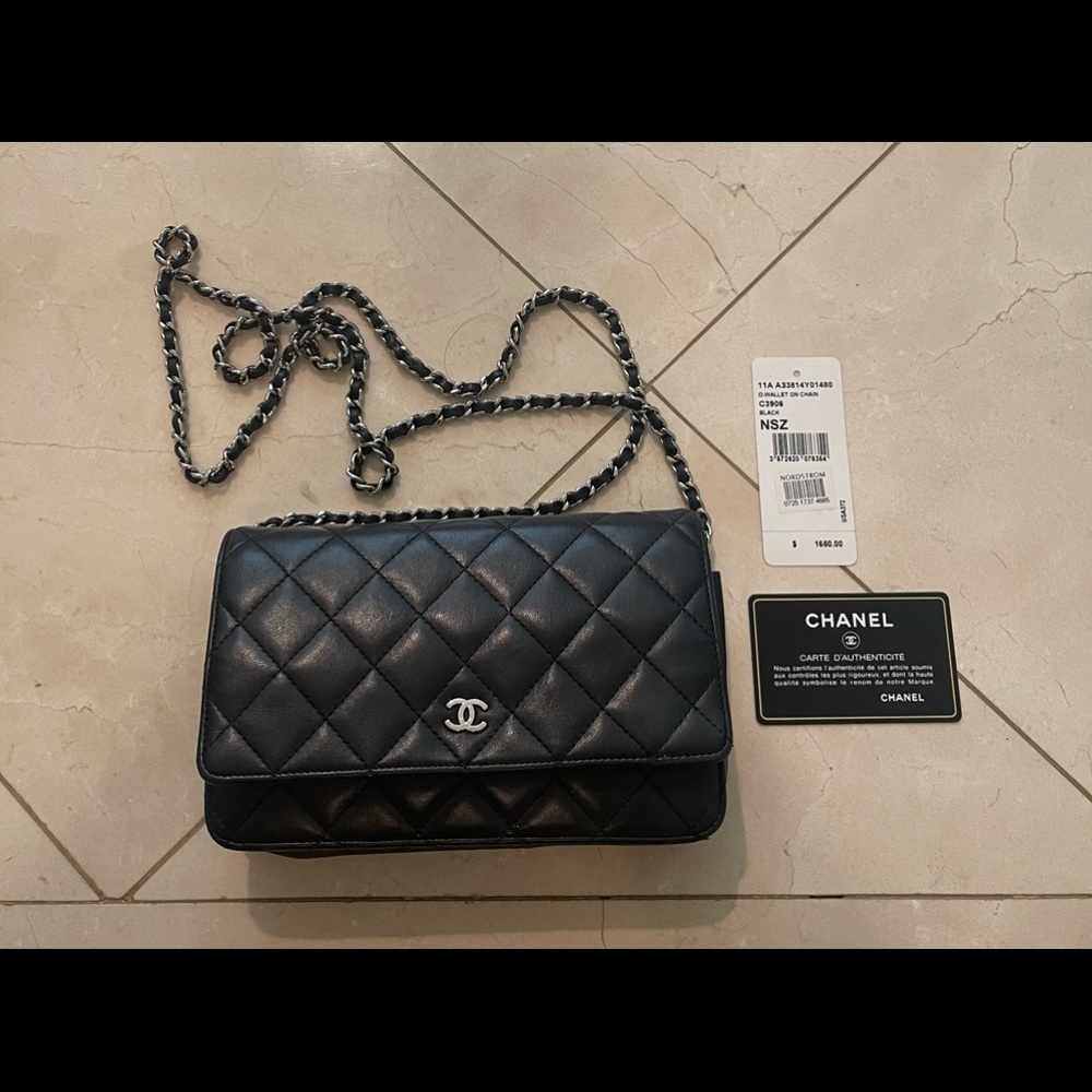 Authentic CHANEL Wallet on Chain